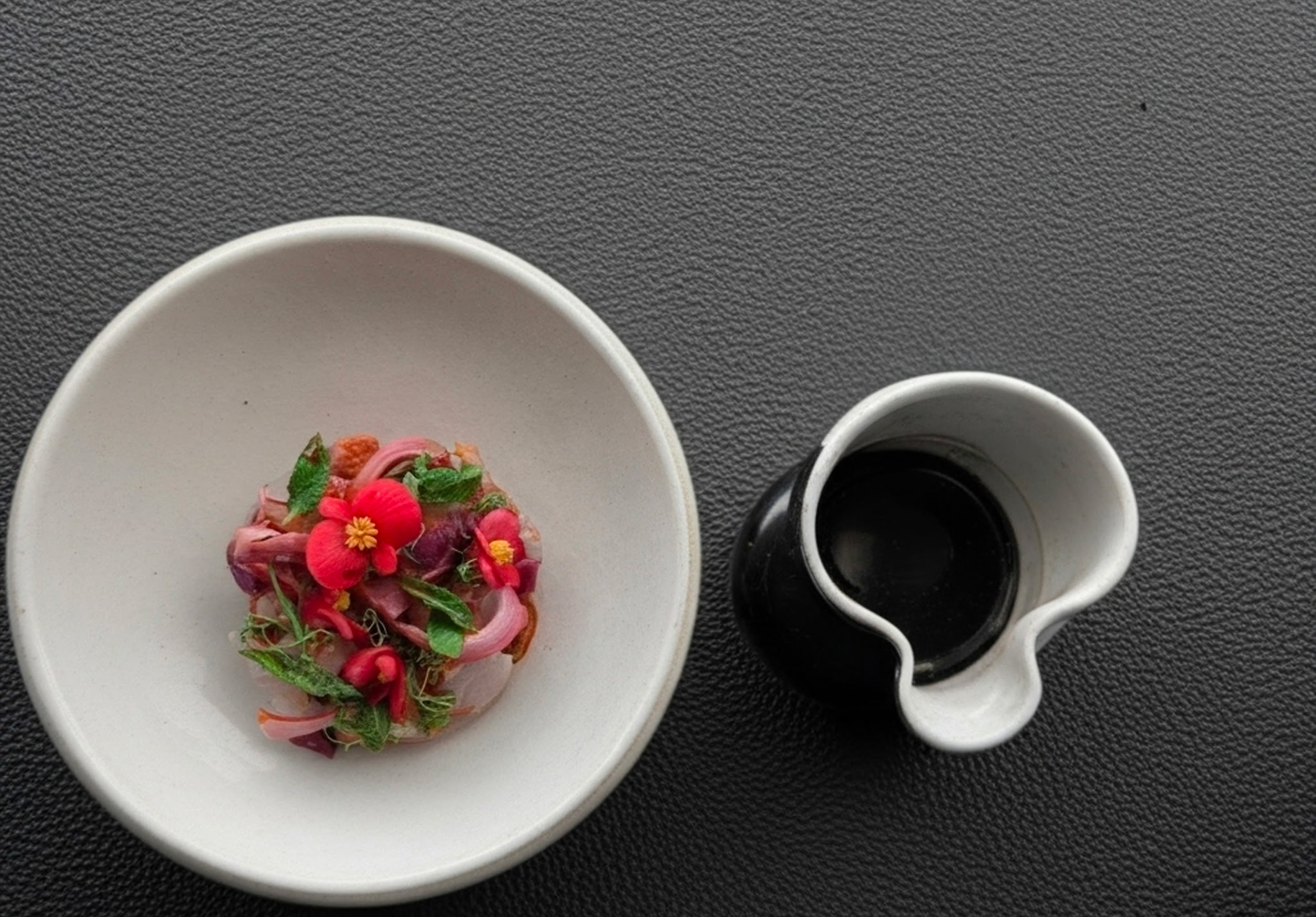 Edible flowers and herbs plating